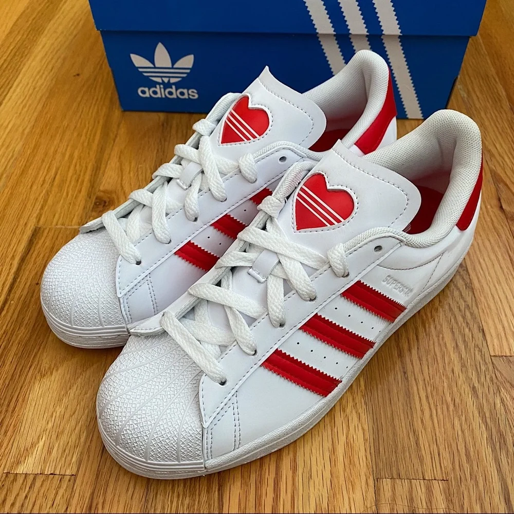 Adidas Superstar Heart Women’s Sneakers - Picture 2 of 8